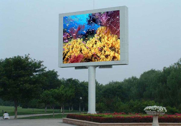 咸寧立柱廣告雙面與三面形式，究竟誰更勝一籌？